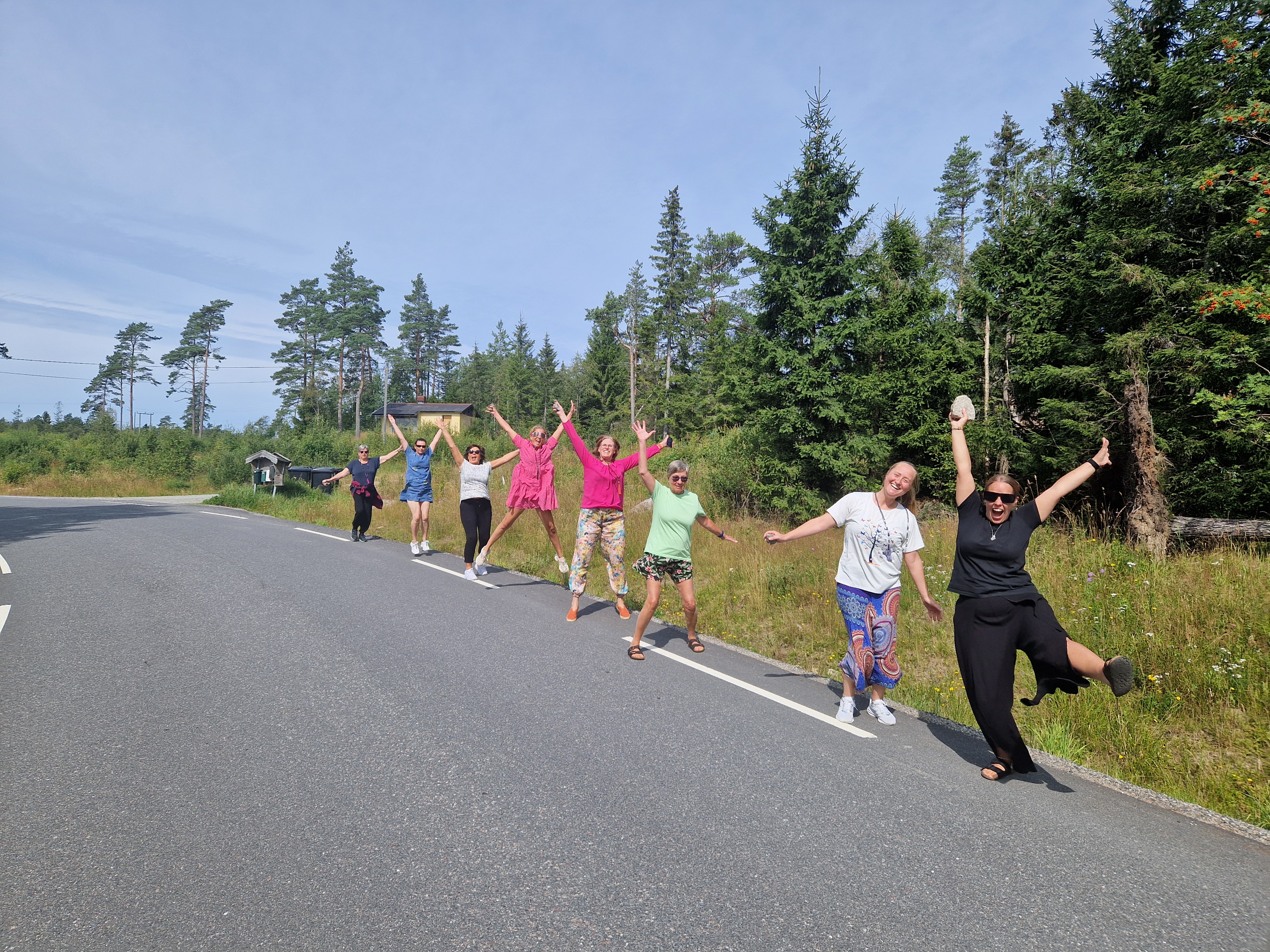 Gruppe meditasjon med puter