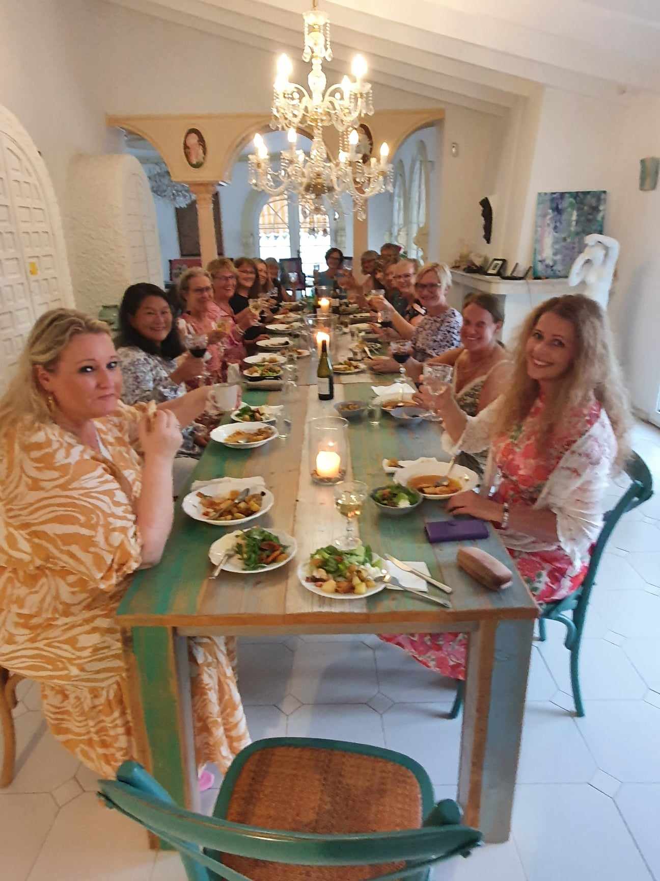 Gruppe hopper på vei